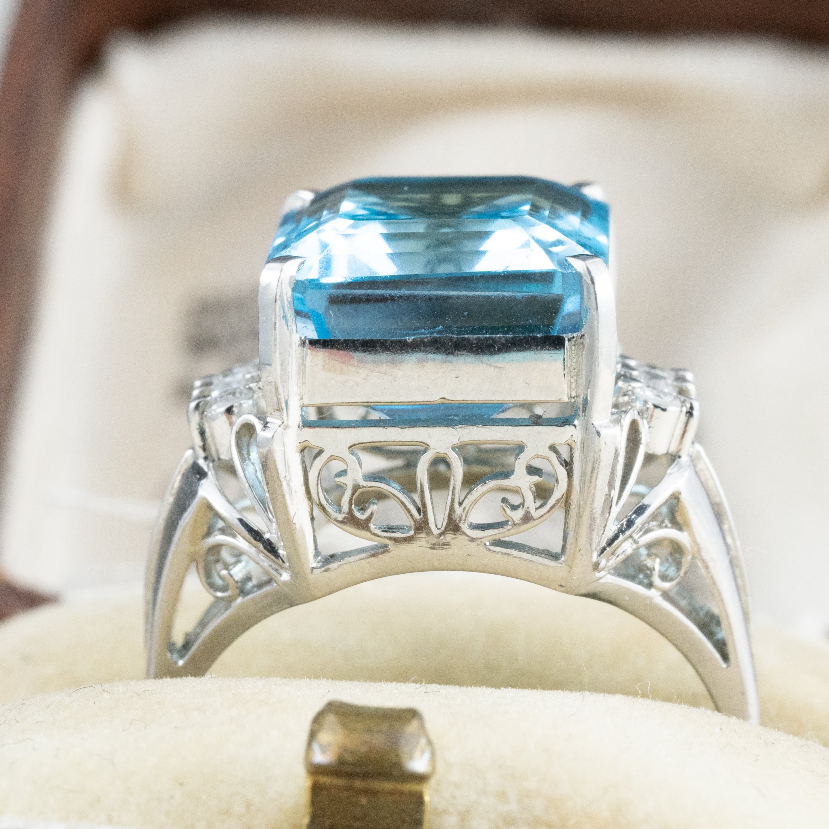 日本の作品】 昭和レトロ デザイン ヴィンテージ Pt900 ブルートパーズ