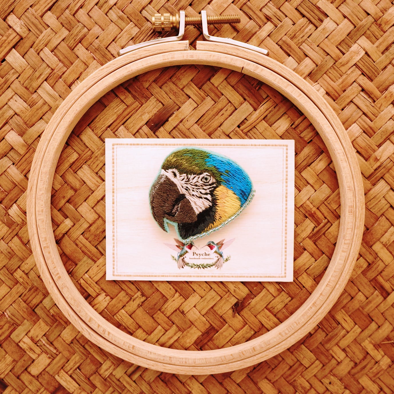 桜文鳥（右向き）の手刺繍ブローチ | Psyche handmade embroidery