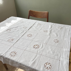 丸いカットの刺繍布