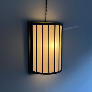 大正乳白硝子壁掛けランプ/ 鉄枠製