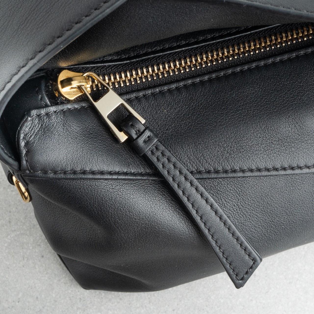 ロエベ パズル ホーボーバッグ ブラック レザー カーフスキン