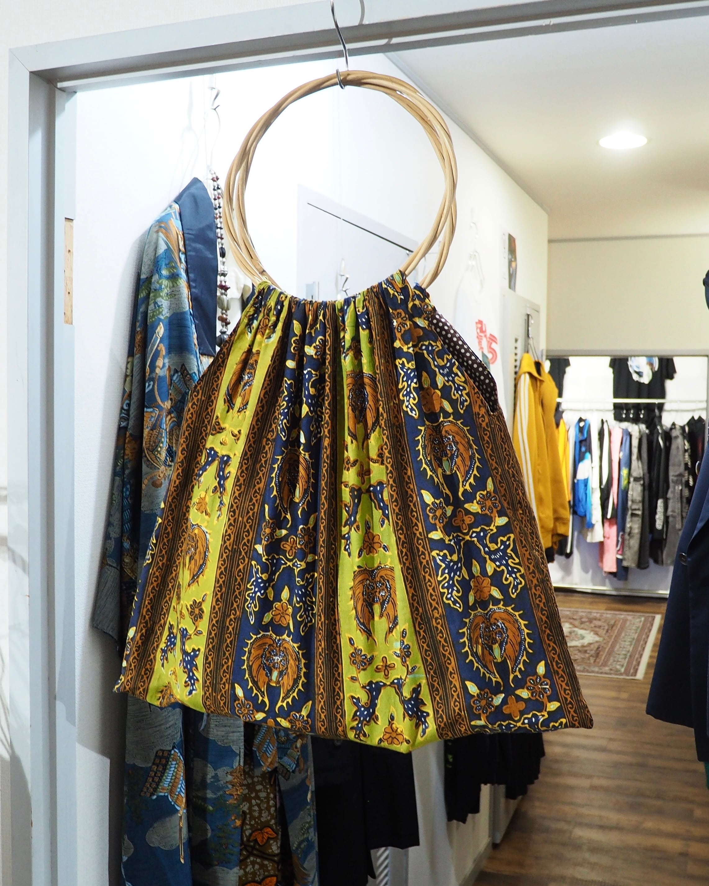 ” Unknown ” Ethnic × Dot pattern Wood Ring Reversible Hand Bag