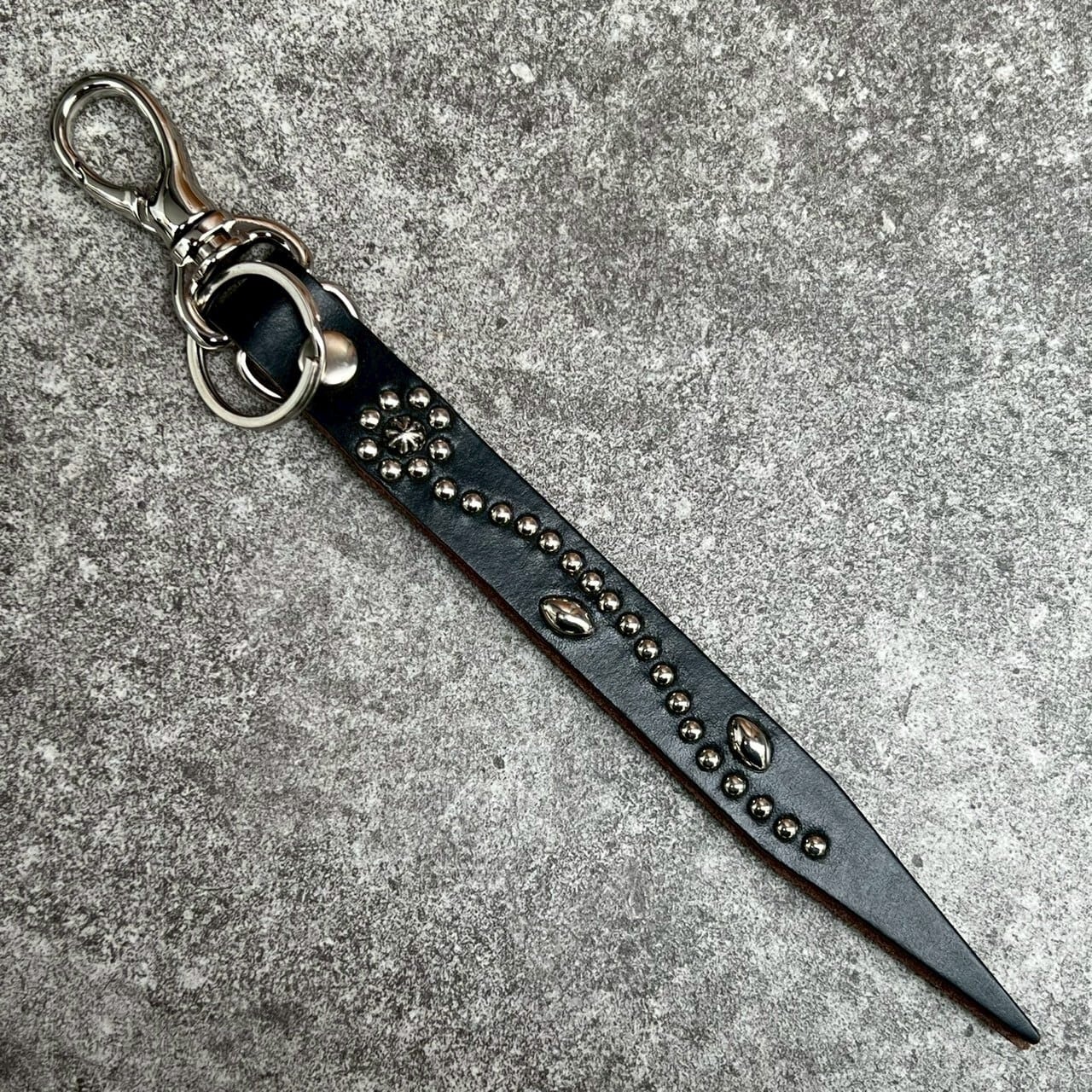 栃木レザー】片面スタッズキーホルダー T20.5-2 | Ace leather