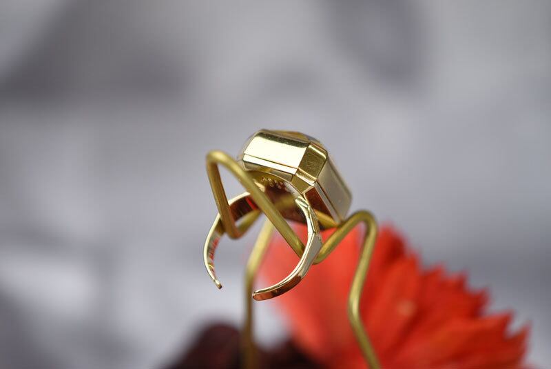 魚型チャーム 18kの刻印 目はルビーの海外製品 ビンテージ 魚型チャーム 18kの刻印 目はルビーの海外製品 ビンテージ