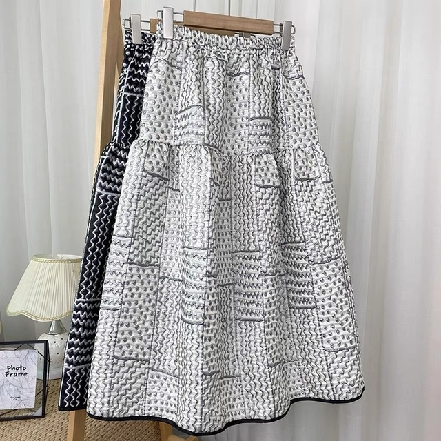 Jacquard flared skirt(White・Black)