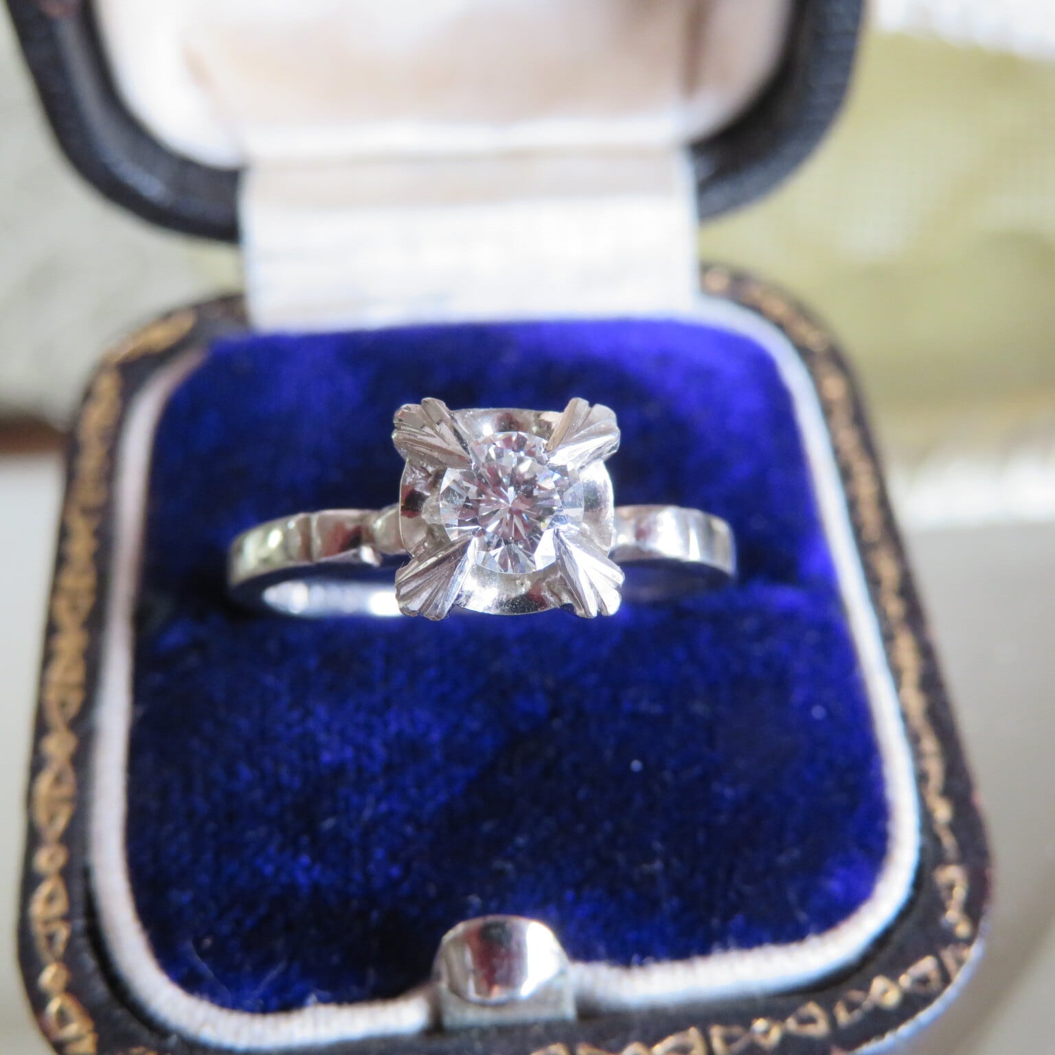 ヴィンテージ Ptにダイヤモンド三分石鬼爪リング