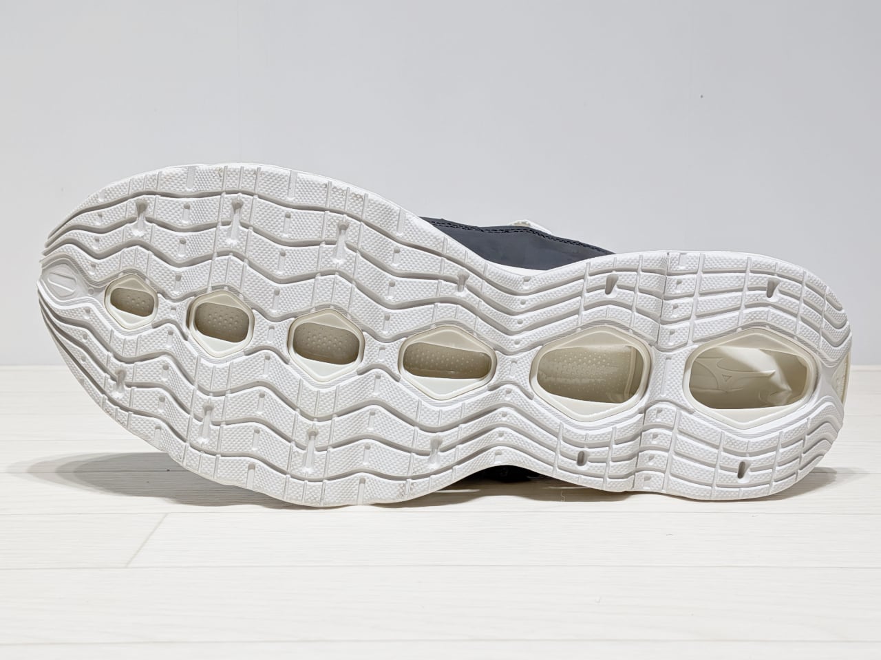 2025モデル】ミズノ ウエーブプロフェシー ストラップ ［MIZUNO WAVE