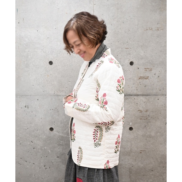 ブロックプリントのキルトジャケット　ピオニー（芍薬）とウィステリア（藤）柄