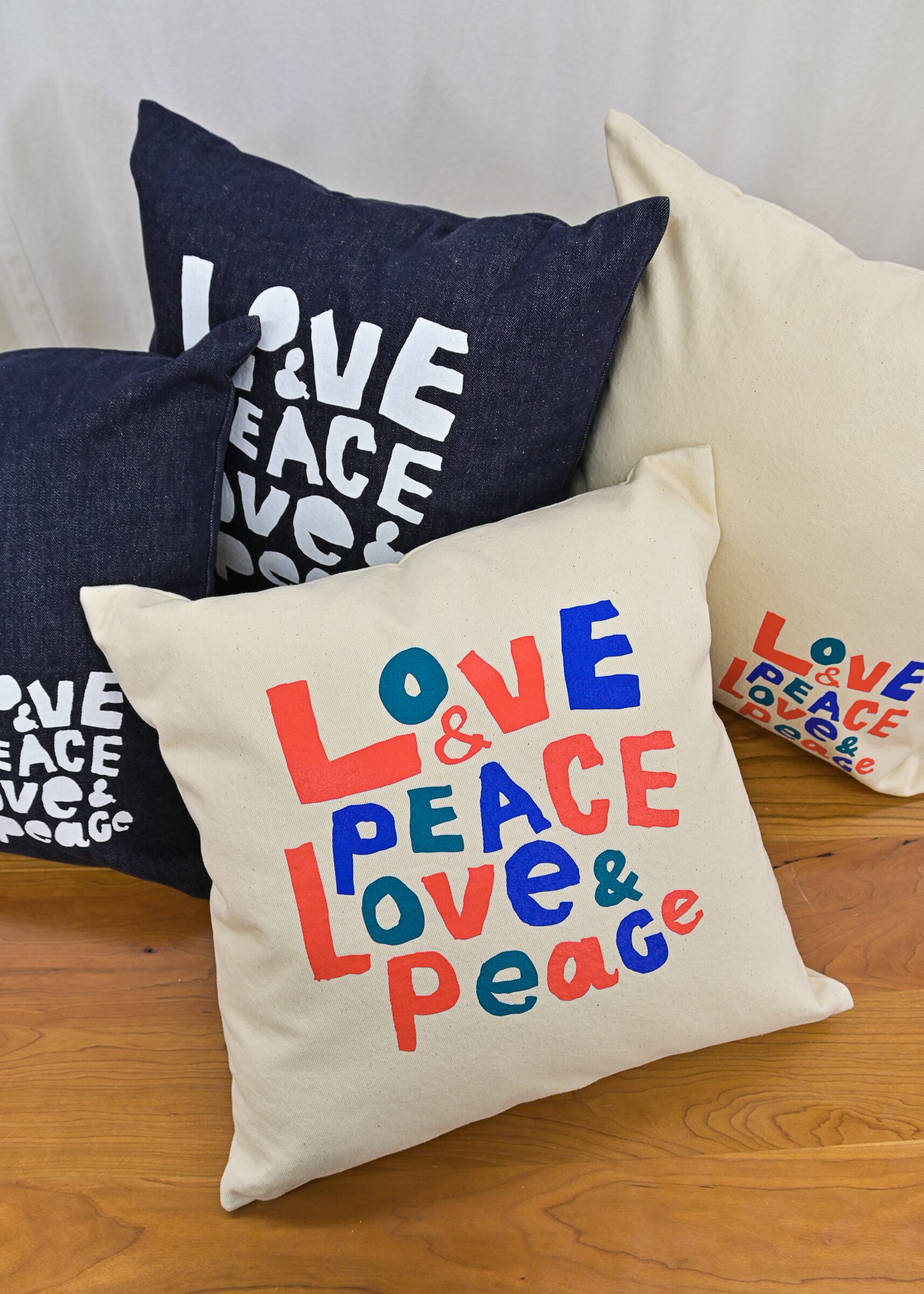 LOVE&PEACEクッションカバーⅣ(インディゴ) | Setouchi DENIM