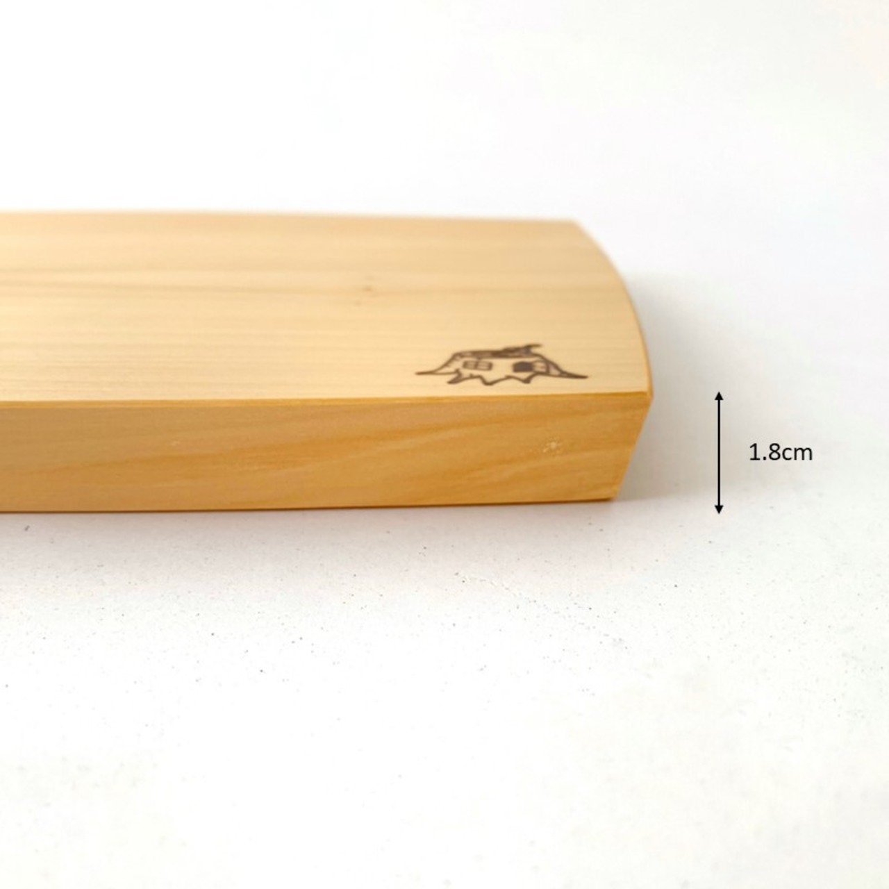 – 結びの舟 –無節いちょうの舟形カッティングボードＭサイズ 30cm×15cm×1.8cm