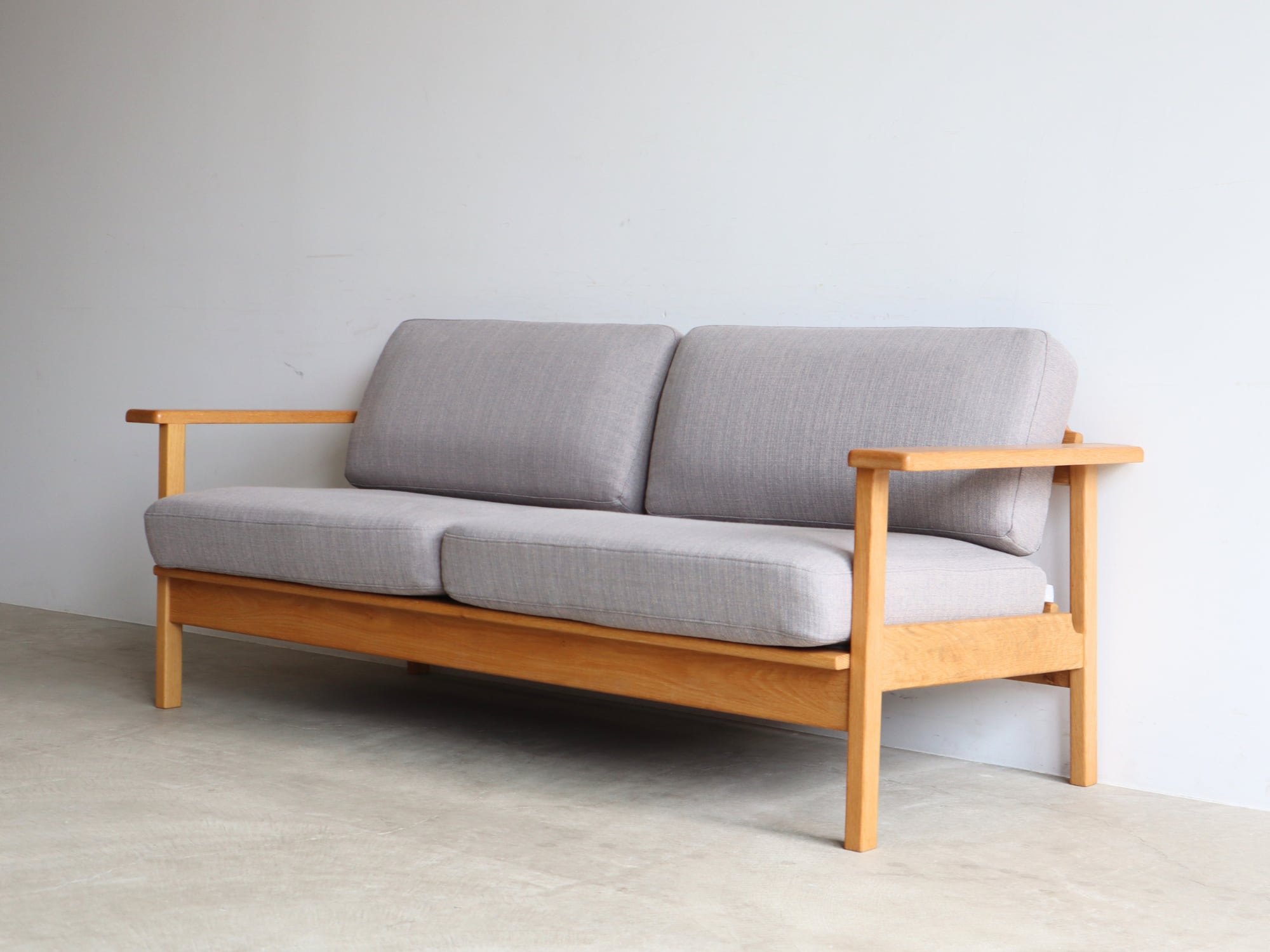 絶妙なサイズの2人掛けソファ SIEVE PART SOFA 2seater