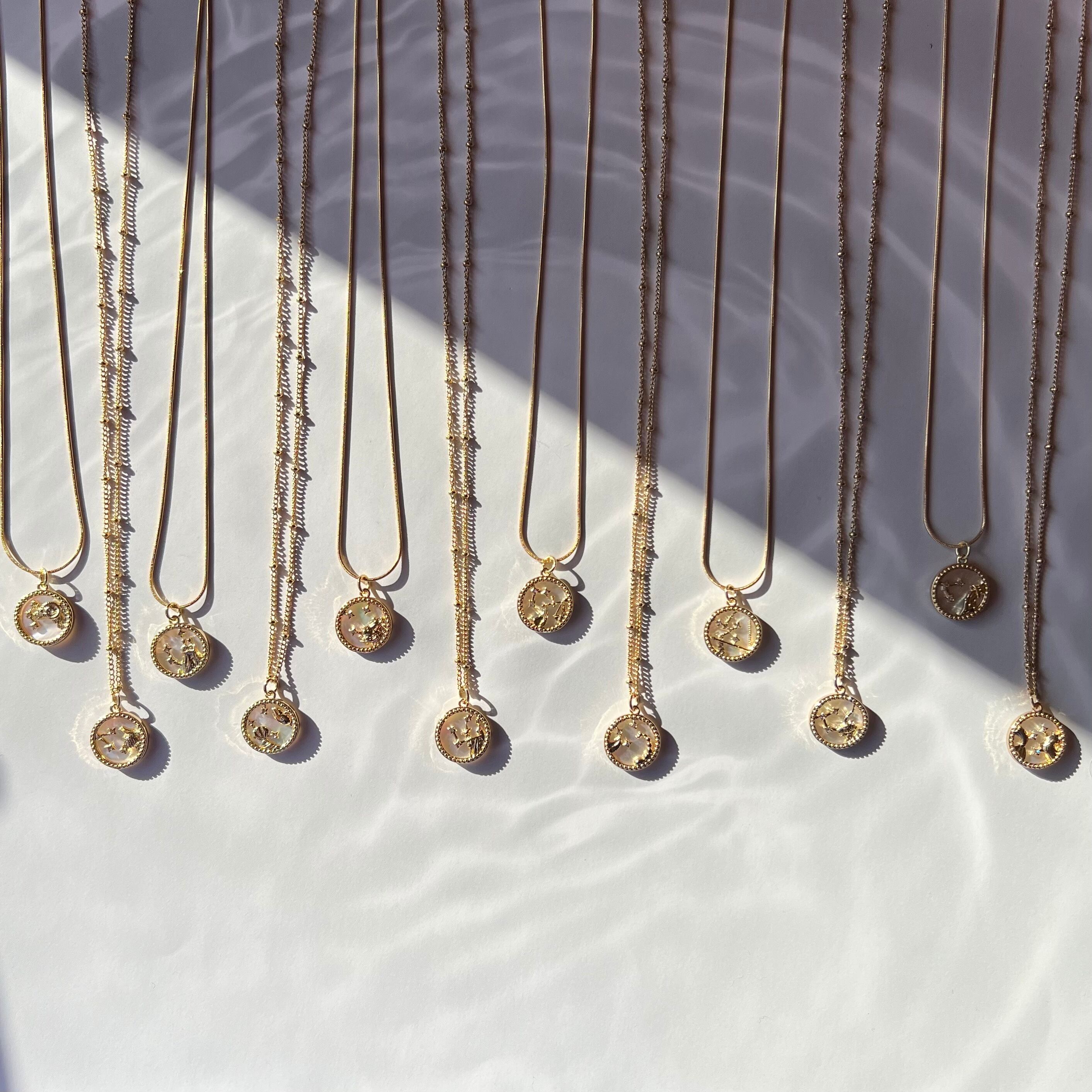 おとめ座〉星座シェル コインネックレス 18KGPサージカルステンレス