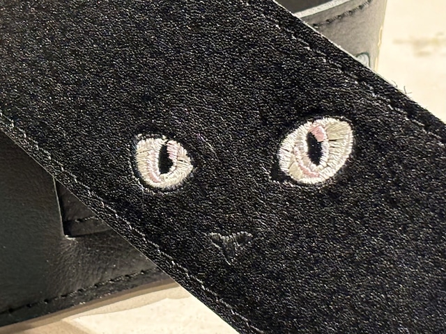 黒ねこ刺繍ストラップ（ダイヤモンド）