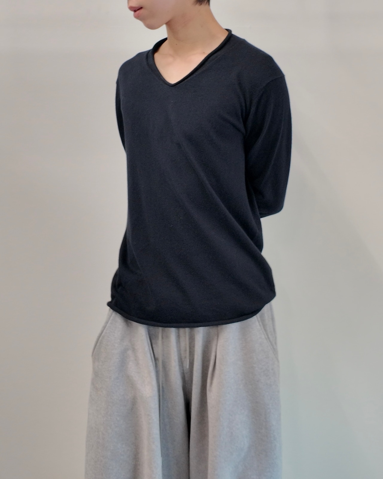 【EMPORIO ARMANI】v-neck basic knit