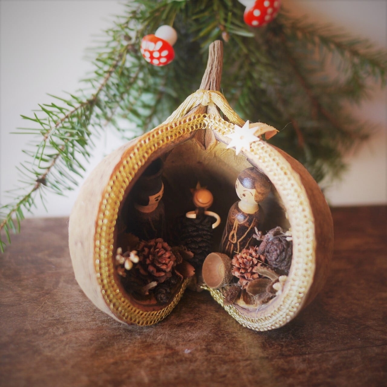 木の実飾り ナティビティ ブッダナッツ Fatschenkind