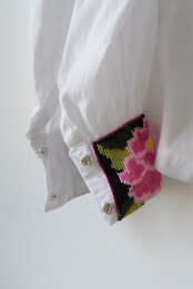 Folklore style foral embroidered blouse