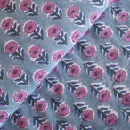 ブロックプリント生地【50cm単位】インド綿  小花柄 スモークブルー×ピンク #53218-BL2