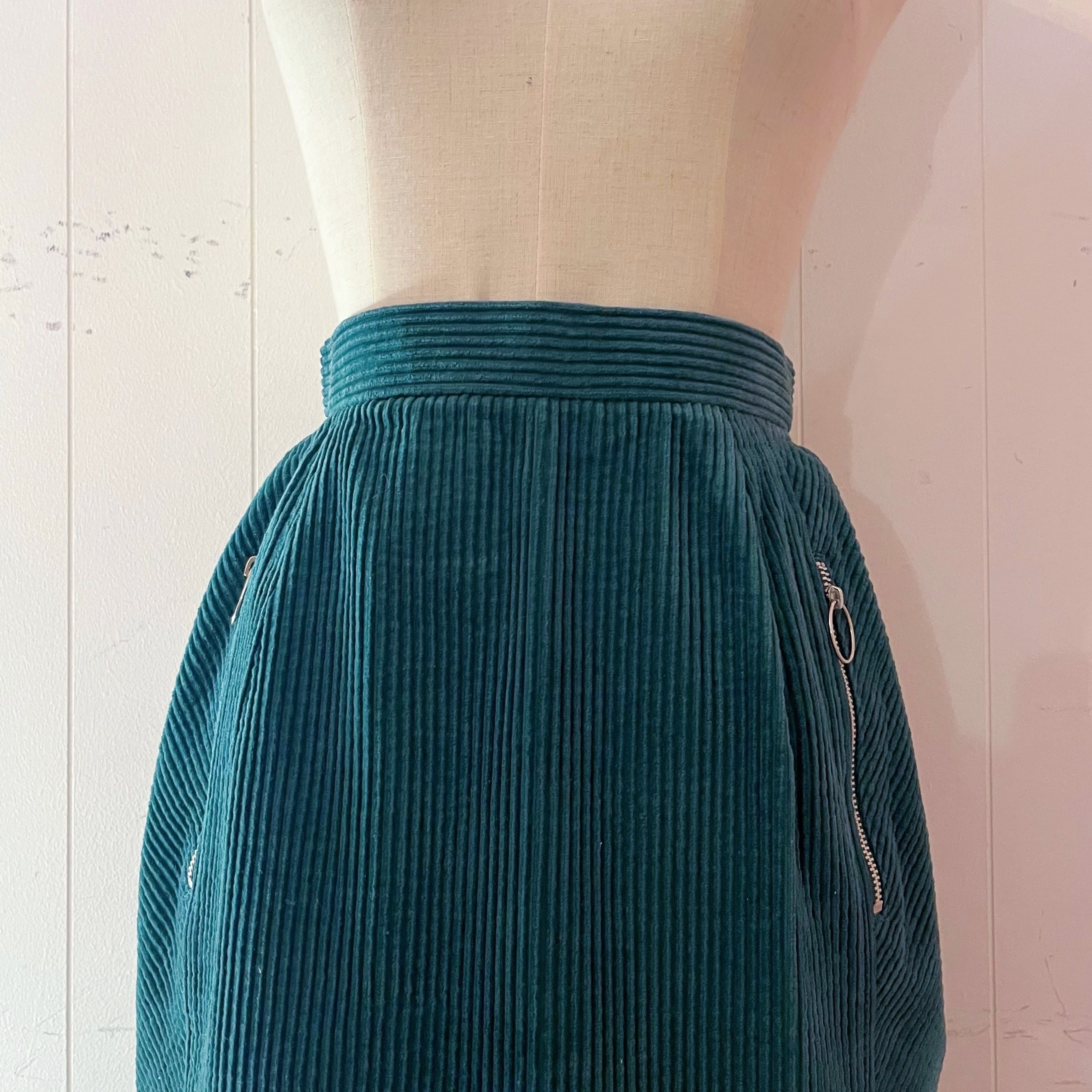 green corduroy semi tight skirt