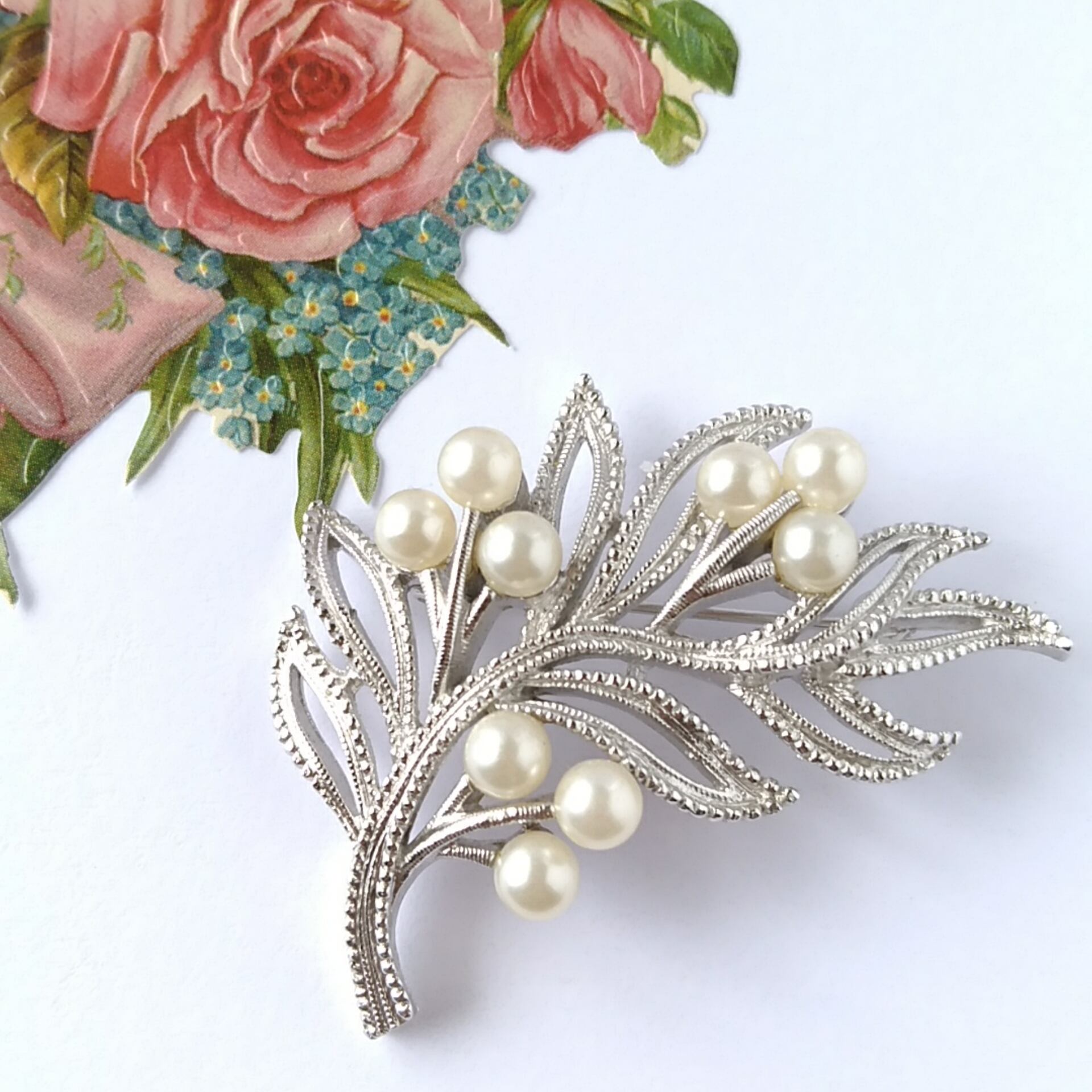 TRIFARI》 silver leaf fauxpearl vintage brooch トリファリ 