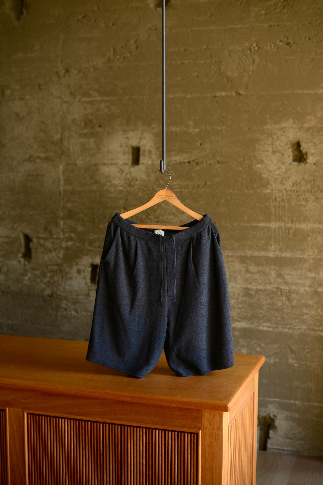 Nikki ESSENTIAL PIECES / Cotton Linen Poly Easy Shorts (charcoal)