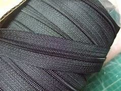 YKK コイルファスナー　3ｃ　黒／カラー　加工なしの布が柔らかい　チェーン　１ｍ単位