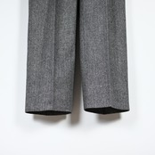 INTERIM / INDIA WOOL CLASSIC HERRINGBONE WITH LEATHER PIPING 2-TUCK STRAIGHT SLACKS