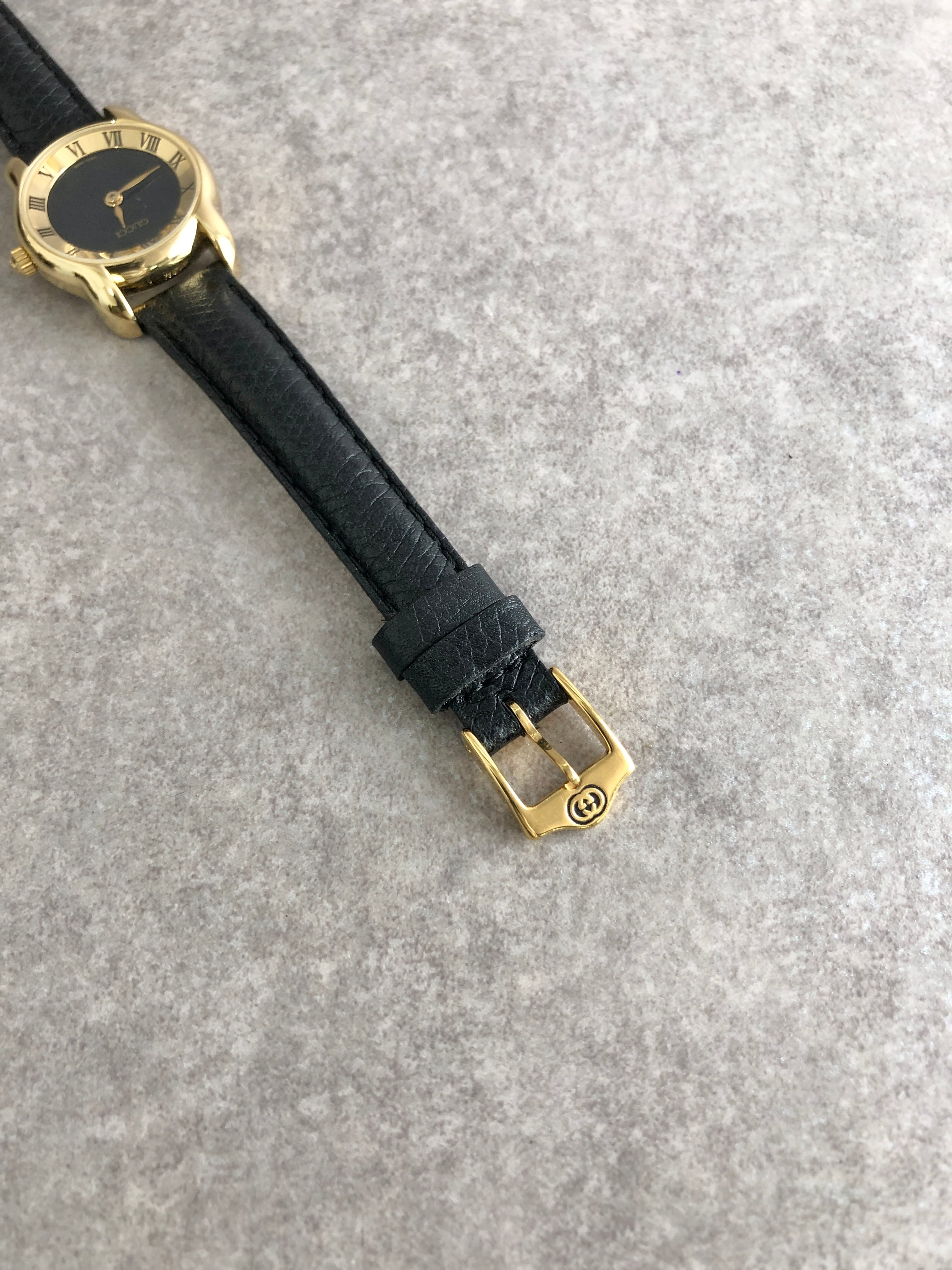 GUCCI グッチ 腕時計 ブラック×ゴールド ローマ文字 5100L レザー