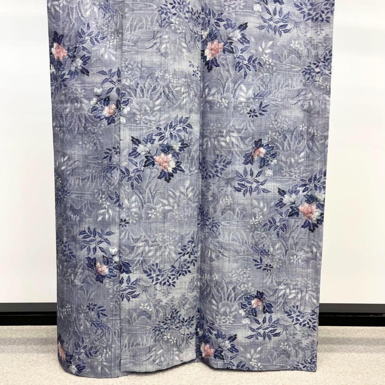単衣 小千谷紬 花柄模様 証紙付 薄藍色 しつけ糸 K-3790 | リユース 