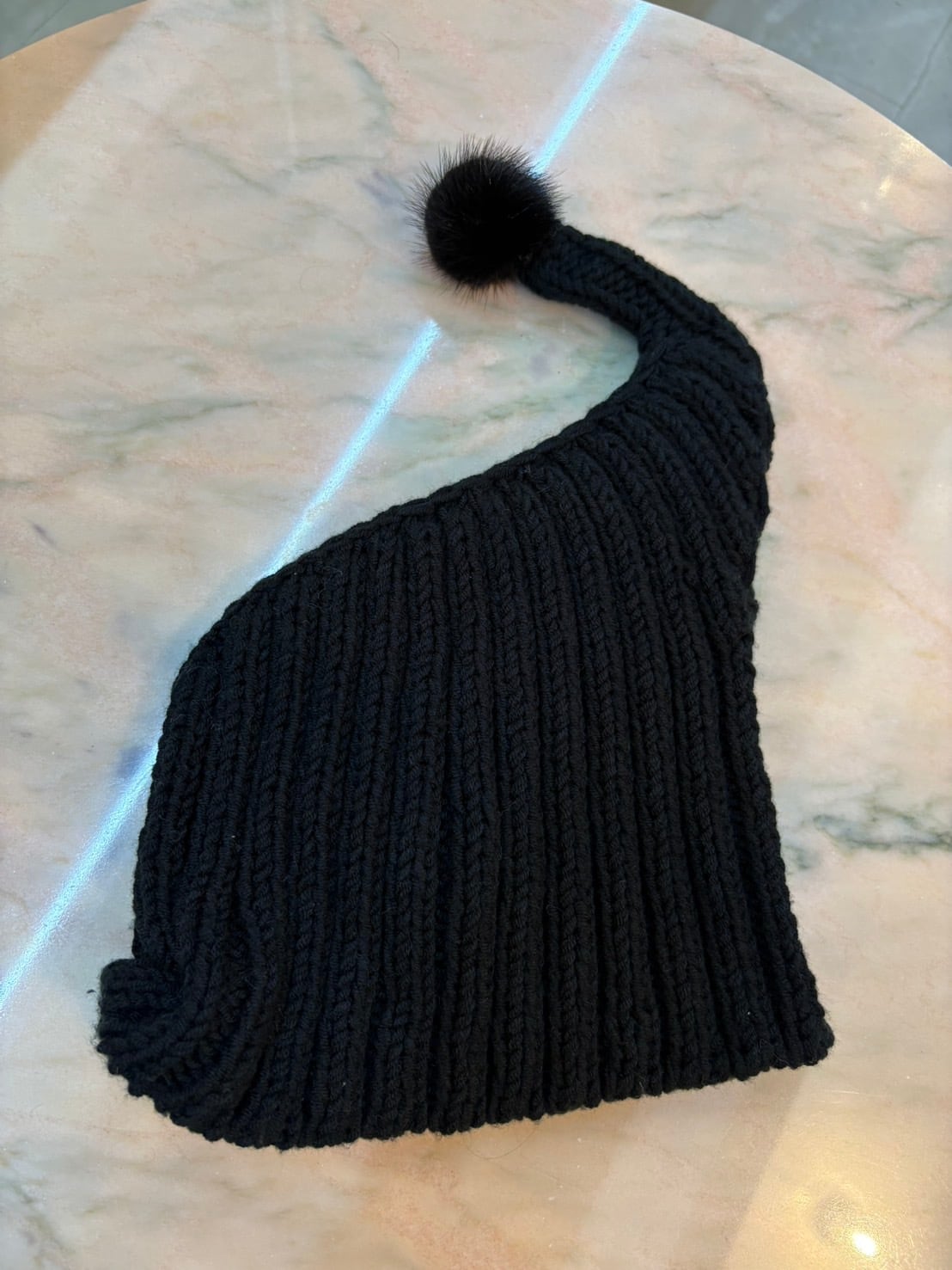 NO DRESS pom-pom knit beanie
