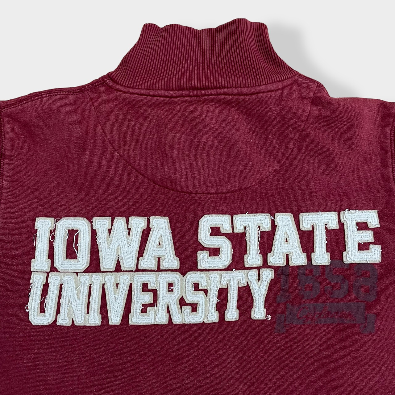 【JAMERICA】カレッジ ロゴ アイオワ州立大学 IOWA STATE UNIVERSITY 刺繍ロゴ バックロゴ ハーフジップ スナップ スウェット プルオーバー カンガルーポケットM US古着
