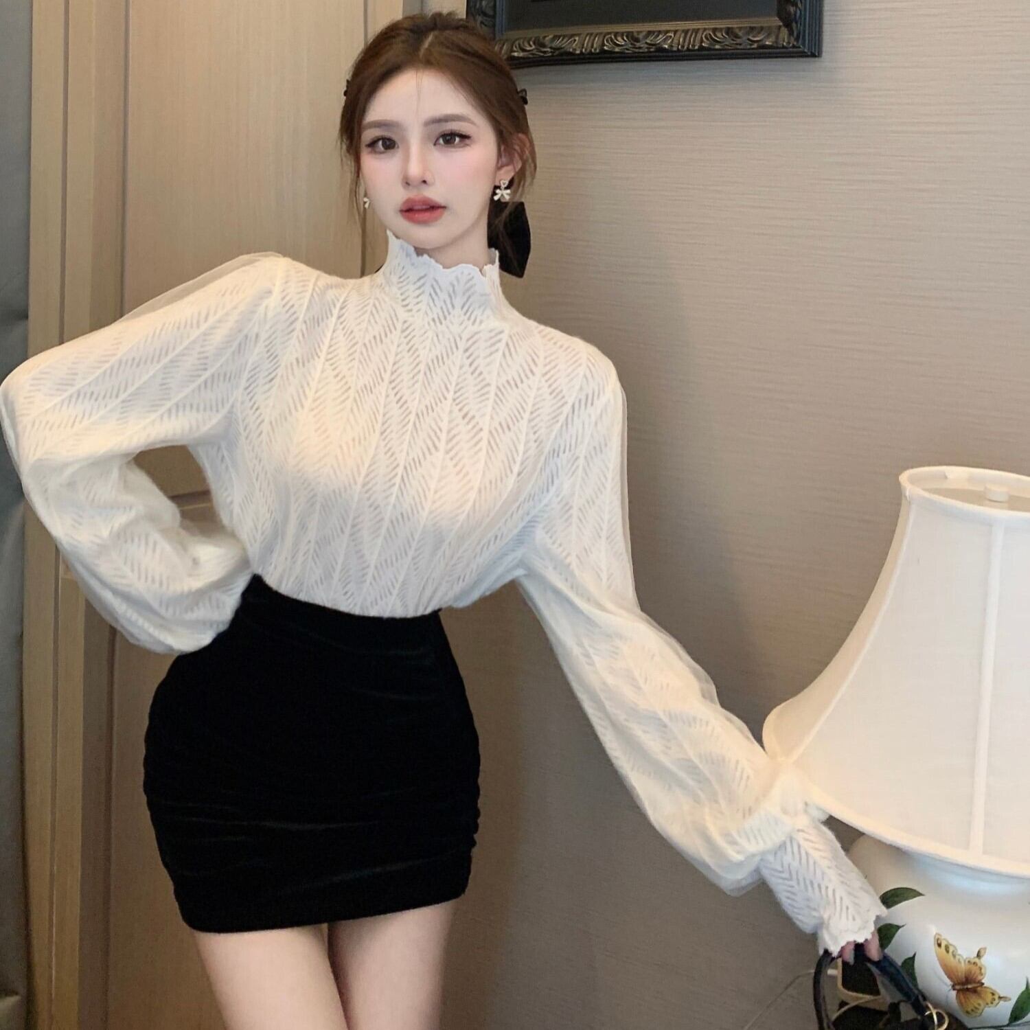 トップス レディース ブラウス 長袖 ボリューム袖 ハイネック スリム 細身 レース プルオーバー 厚手 かわいい 大人可愛い きれいめ シンプル カジュアル 上品 エレガント 清楚 フェミニン おしゃれ 綺麗 お嬢様 セクシー おとな こなれ感 キュート ガーリー レトロ 華やか OL 通勤 学生 通学 デート お出かけ パーティー イベント カフェ巡り 送料無料 S M L ホワイト 秋 冬 10代 20代 30代 ママ 韓国系 着回し 普段使い ファッション コーデ スタイル モテ トレンド 流行