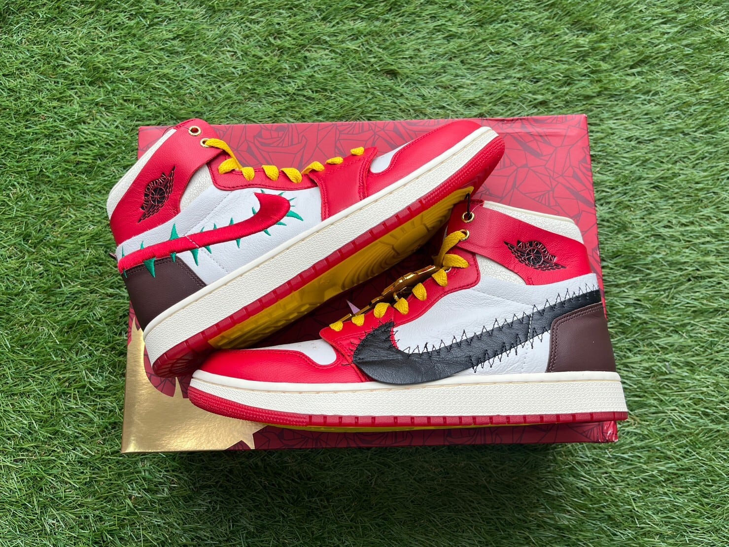 NIKE × TEYANA TAYLOR WMNS AIR JORDAN 1 HIGH ZOOM CMFT 2 GYM RED  
