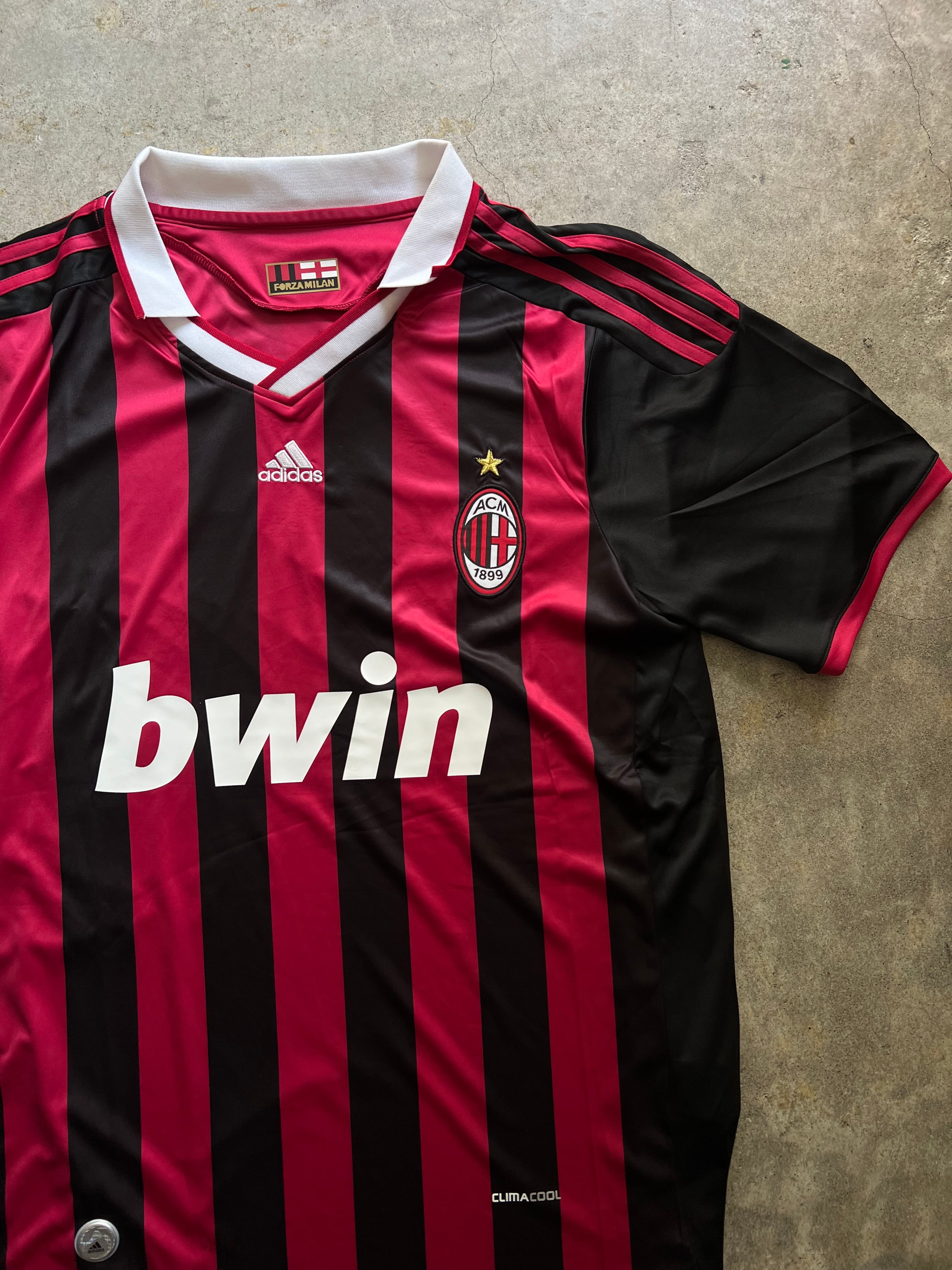 A.C. ミラン　サッカーシャツ 赤・黒　95-96ホームユニフォーム adidas ACミラン ゲームシャツ サッカーユニフォーム bwin 赤黒 | Léon