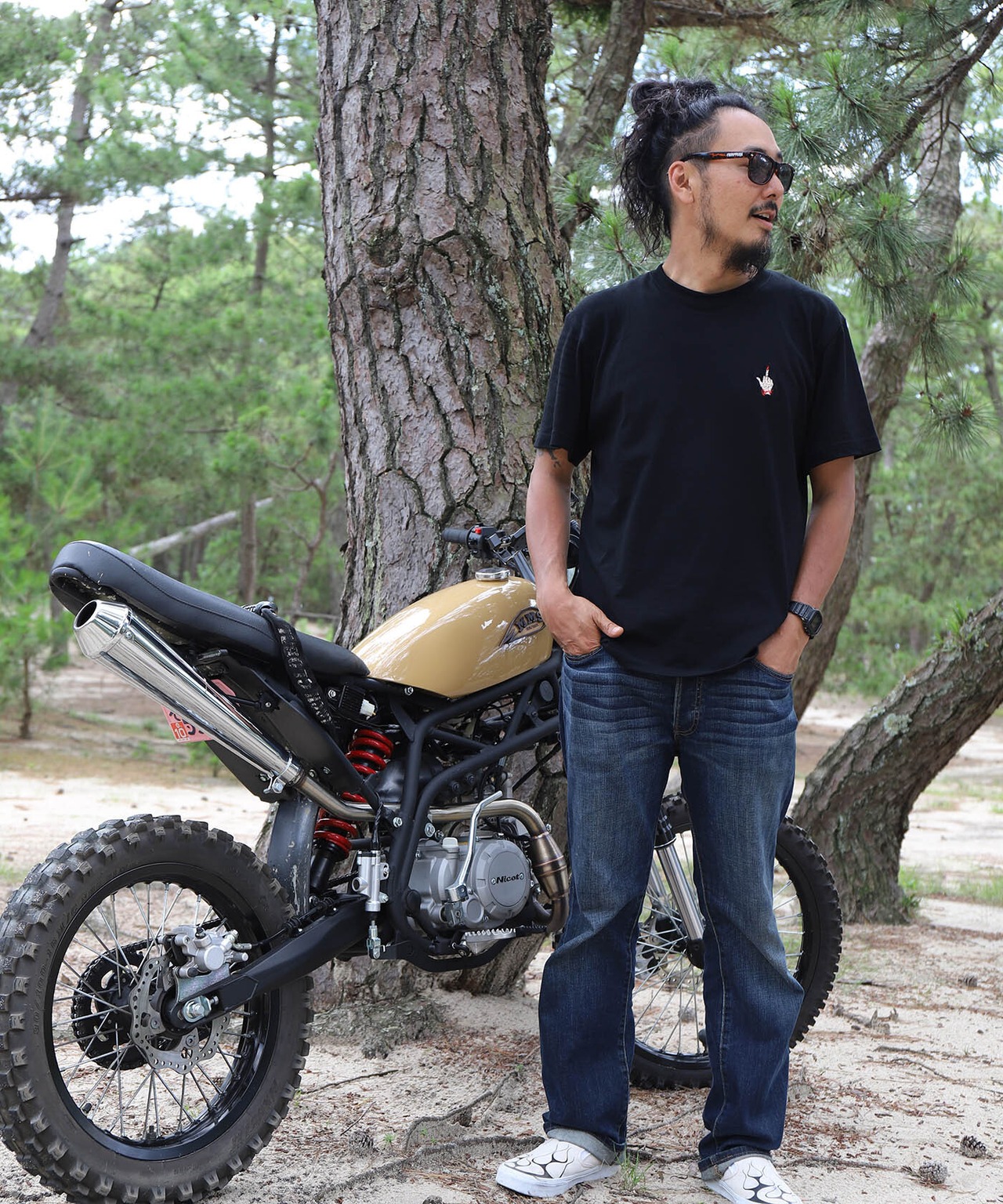 RAISE MIDDLE FINGER - 刺繍Tee (Mサイズ)