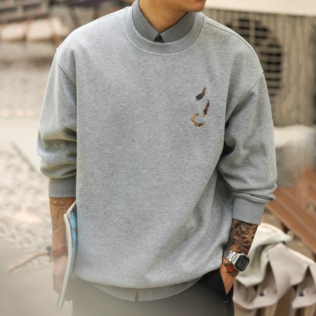 フェザーモチーフ 刺繍入り クルーネックスウェットシャツ 00554
