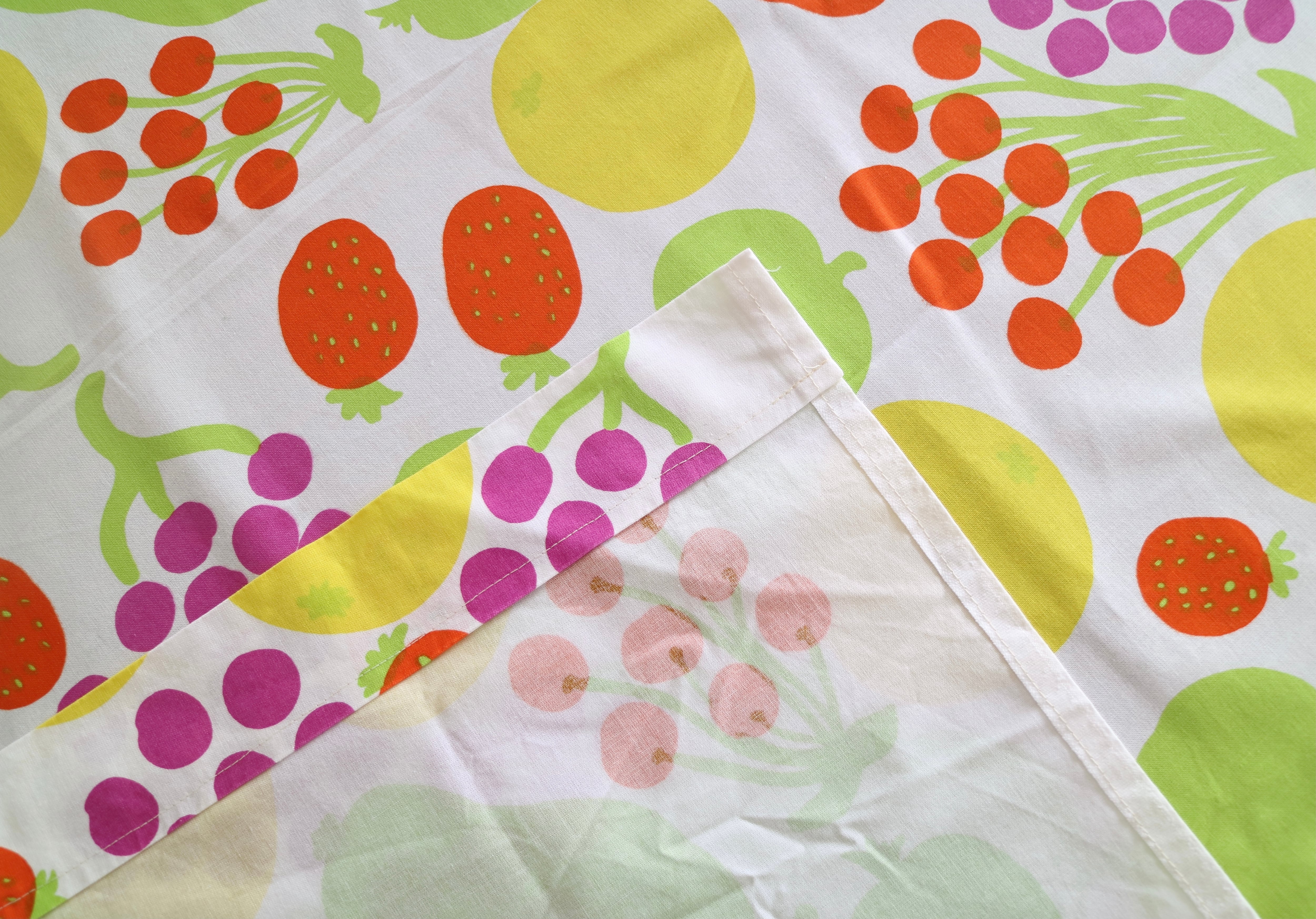 マリメッコ　テーブルクロス　ピエニトリ マリメッコ（marimekko）テーブルクロス（生地）ピエニウニッコ（Pieni