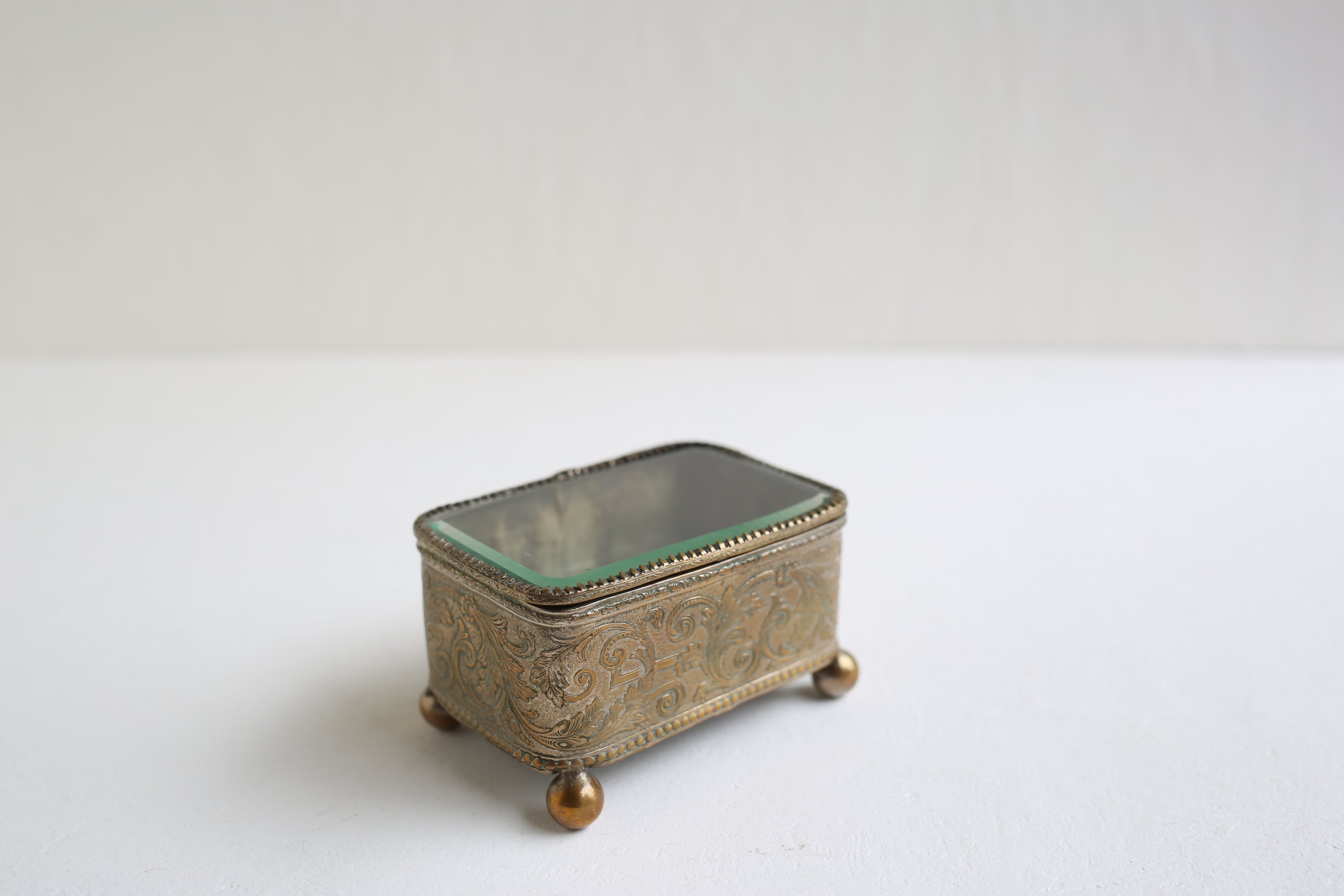 フランスアンティークジュエリーボックス　ジュエリーケース　真鍮中ふわ フランス アンティーク ジュエリーボックス 真鍮製 N-01240 | EMUPARIS