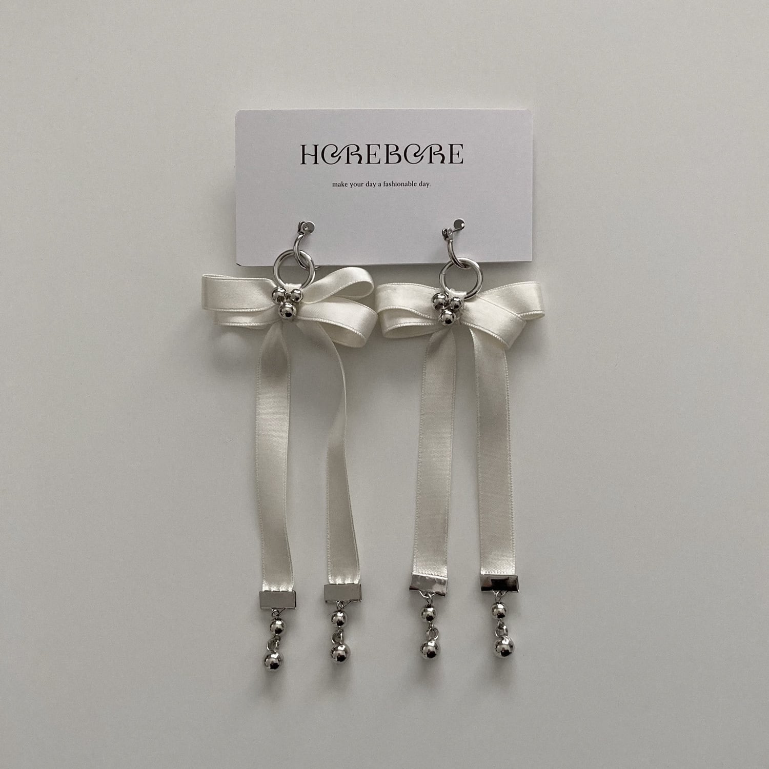 bubble ribbon (white)