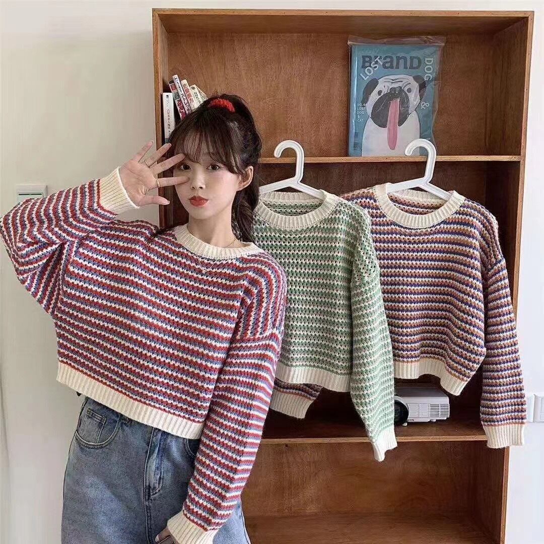 ラウンドネックショート丈ニット