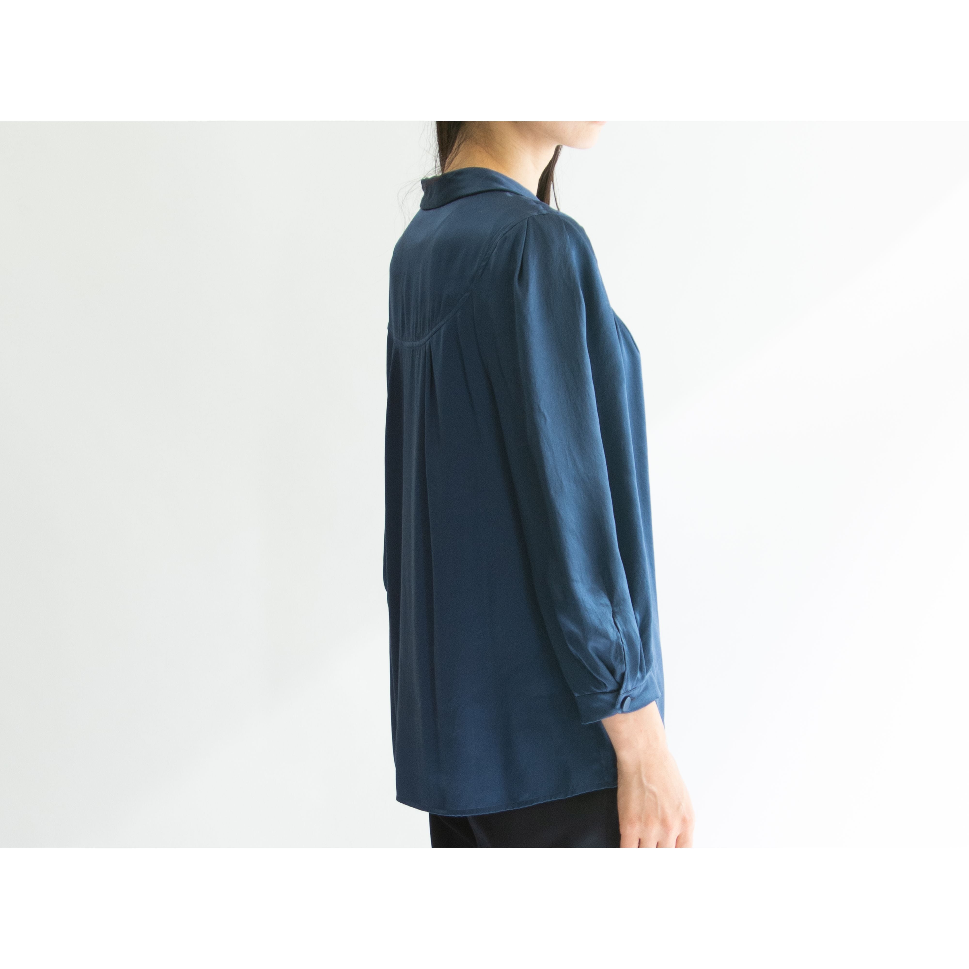 【agnes b.】Made in France 100% Silk Round Collar Blouse（アニエスべー フランス製ラウンドカラーシルクブラウス）