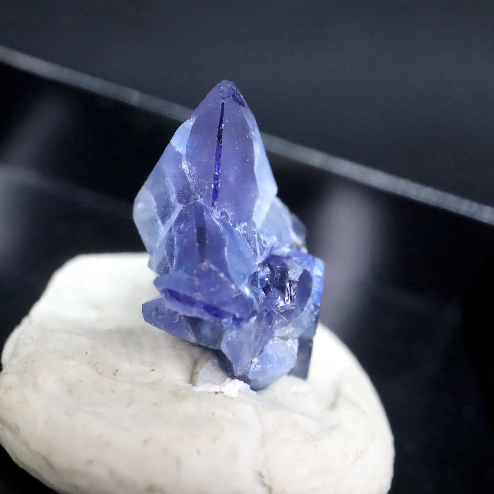 ベニトアイト ベニト石 ケース入り 結晶 0,3g BN176 鉱物 標本 天然石