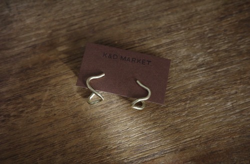 真鍮 ピアス　うねしー