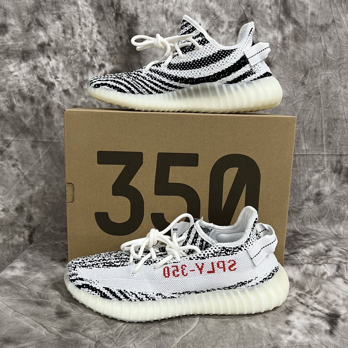 新品未使用　YEEZY BOOST 350 ゼブラ