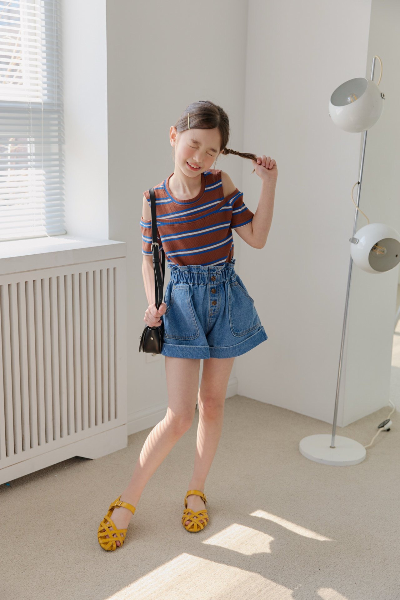 [DOREDORE] Striped shoulder cutout top (13/15) / [도레도레] 단가라어깨트임티 (13/15)