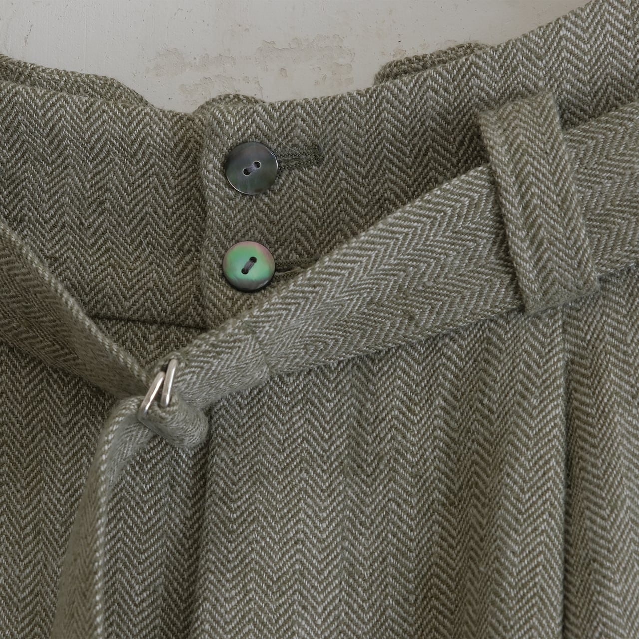 unisex egg pants A／herringbone linen〈gray×olive〉 | SALUÉ