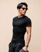 Vネック　Tシャツ　黒　- スタイリッシュフィット -  シリーズ1