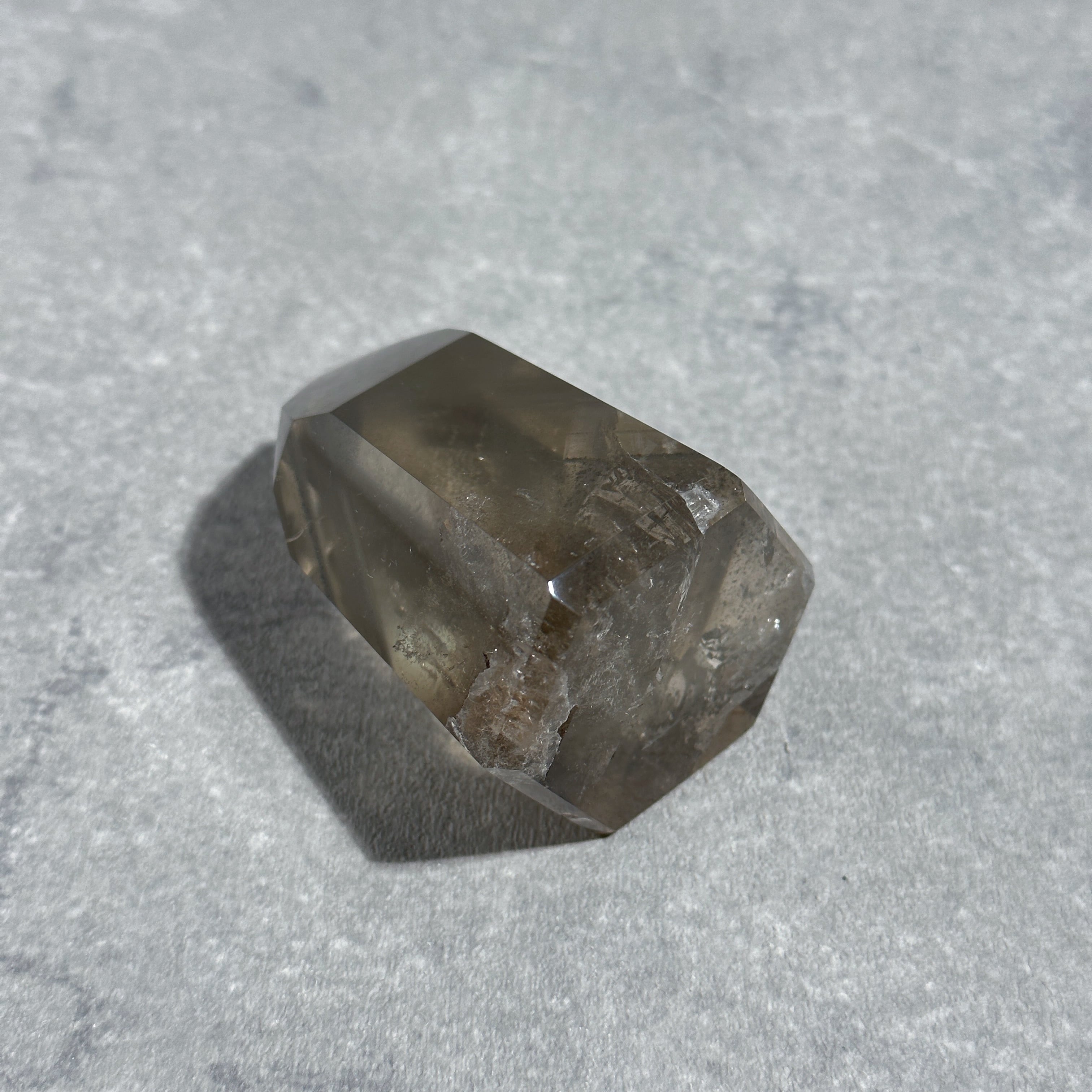 虹&ファントム入りスモーキークォーツ＊たまご型＊パワーストーン天然石 虹&ファントム入りスモーキークォーツ＊たまご型