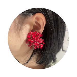 赤いビーズイヤリング