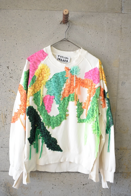 Yarn appliqué sweatshirt