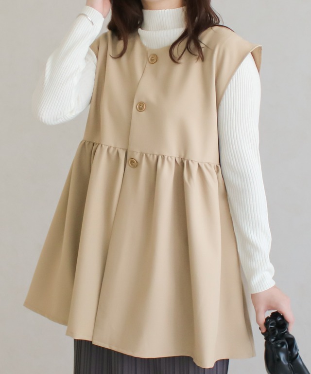 ノーカラーペプラムベスト